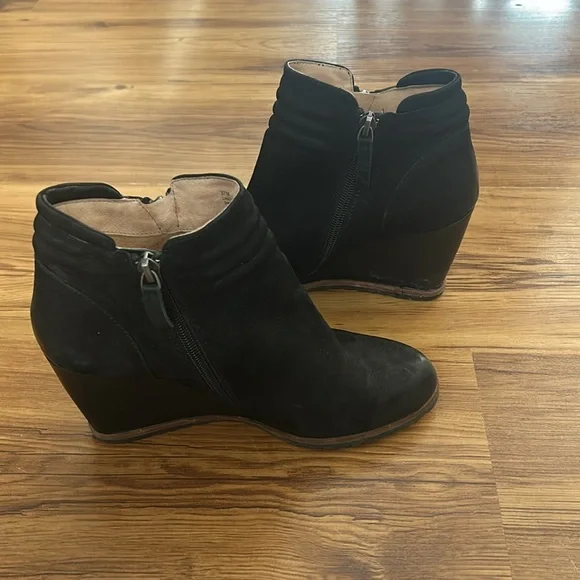Gorgeous pair wedge black booties biala brand leather upper size 7 comfortable - Picture 8 of 10